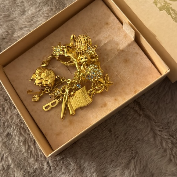 Kirk’s Folly Graduation pin - Picture 5 of 5